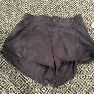 NWT lulu hotty hot high rise shorts 2.5 inch
